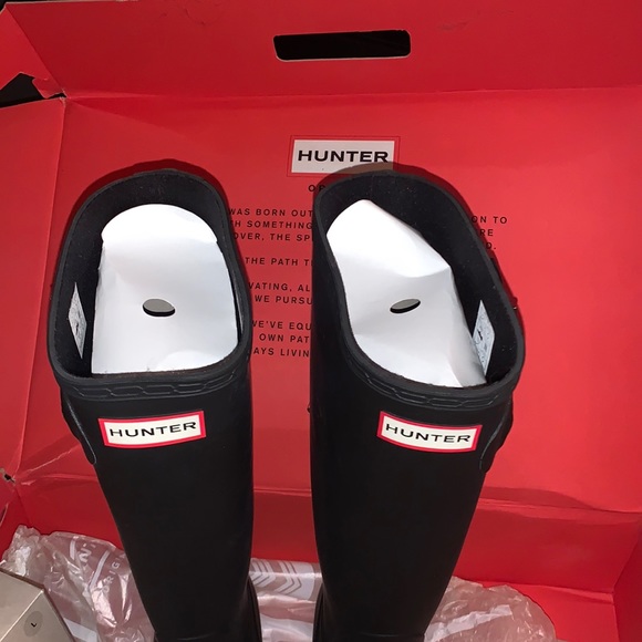 Brand new Hunter boots and Tall black boot socks (size large) - Picture 2 of 5
